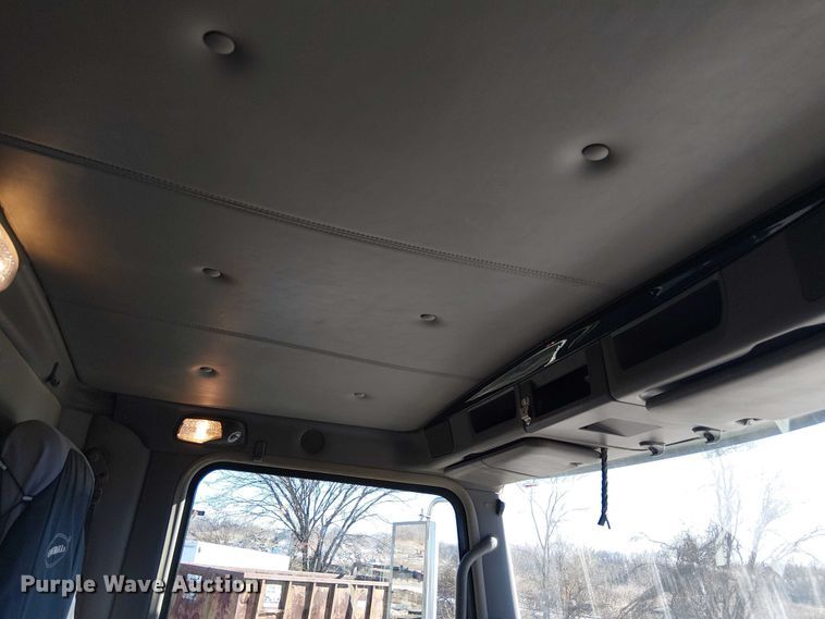 image for item FK0762 2018 KENWORTH T440 fuel / lube truck