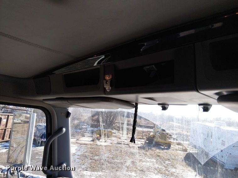 image for item FK0762 2018 KENWORTH T440 fuel / lube truck