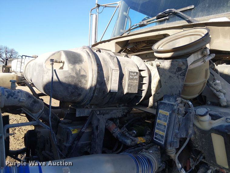 image for item FK0762 2018 KENWORTH T440 fuel / lube truck