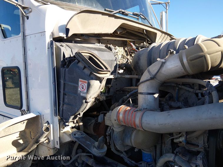 image for item FK0762 2018 KENWORTH T440 fuel / lube truck