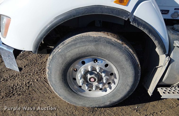 image for item FK0762 2018 KENWORTH T440 fuel / lube truck