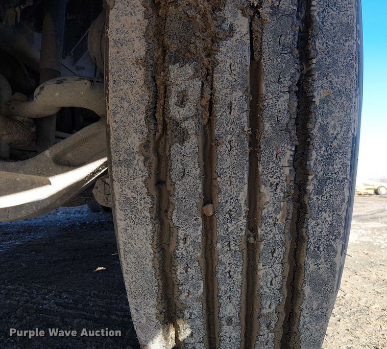 image for item FK0762 2018 KENWORTH T440 fuel / lube truck