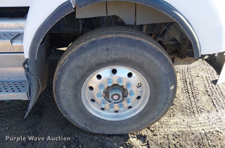 image for item FK0762 2018 KENWORTH T440 fuel / lube truck