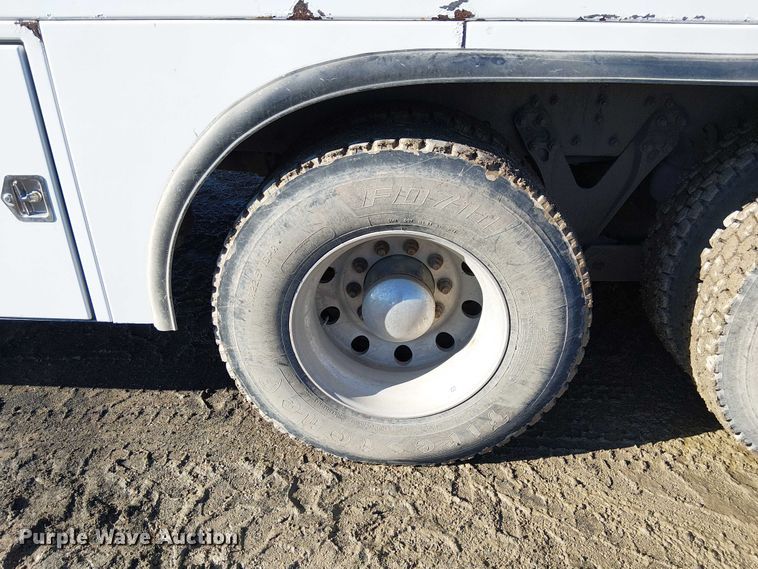 image for item FK0762 2018 KENWORTH T440 fuel / lube truck