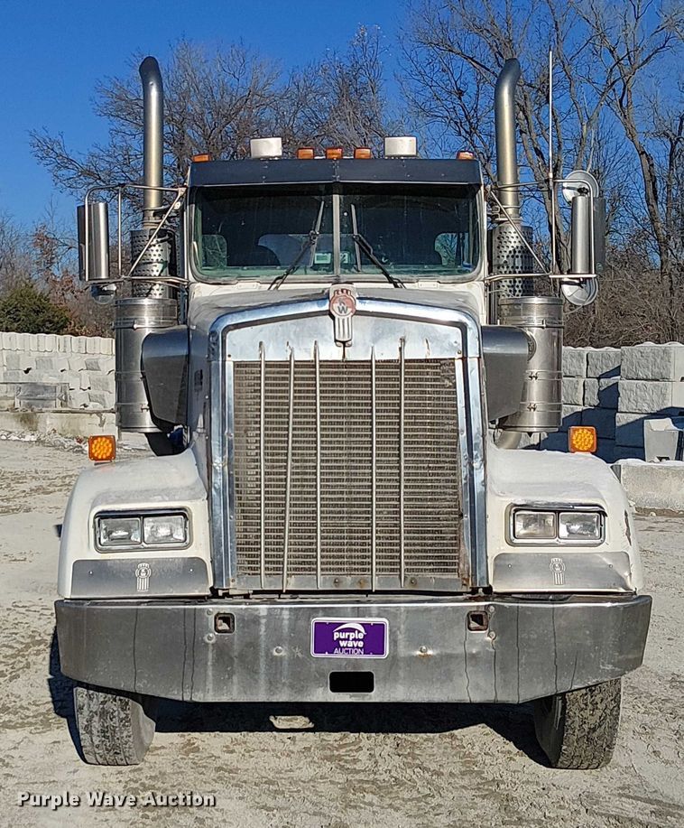 image for item FK0770 1999 Kenworth W900B semi truck