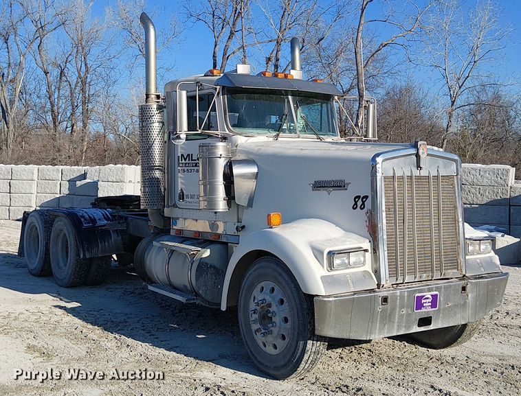 image for item FK0770 1999 Kenworth W900B semi truck
