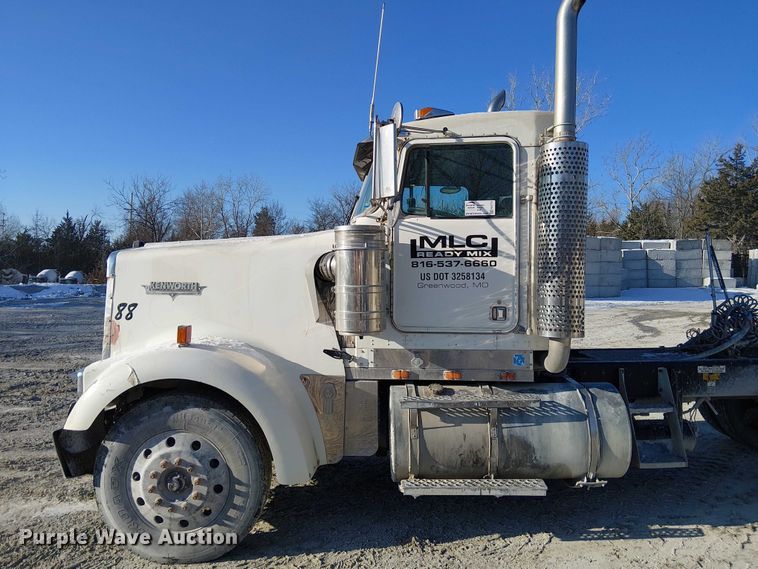 image for item FK0770 1999 Kenworth W900B semi truck