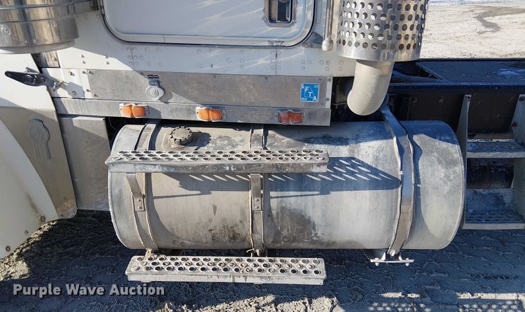 image for item FK0770 1999 Kenworth W900B semi truck