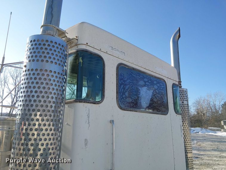 image for item FK0770 1999 Kenworth W900B semi truck