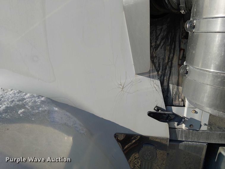 image for item FK0770 1999 Kenworth W900B semi truck