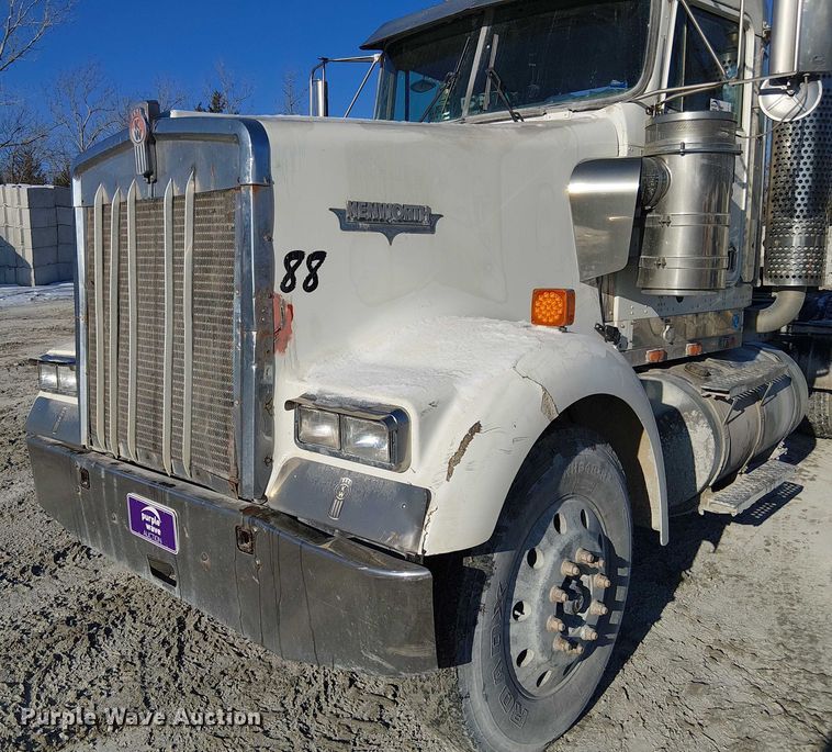 image for item FK0770 1999 Kenworth W900B semi truck