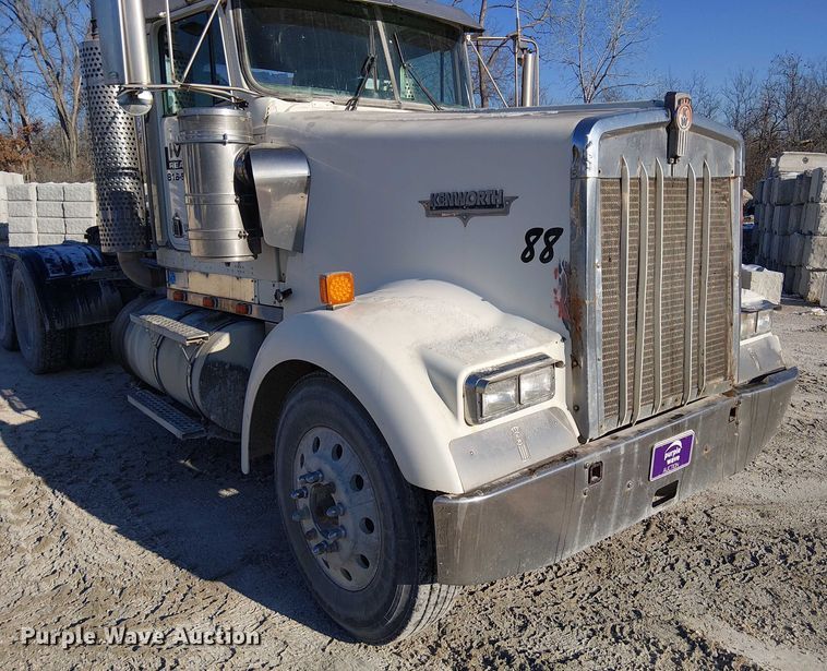 image for item FK0770 1999 Kenworth W900B semi truck