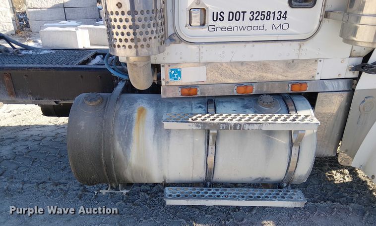 image for item FK0770 1999 Kenworth W900B semi truck