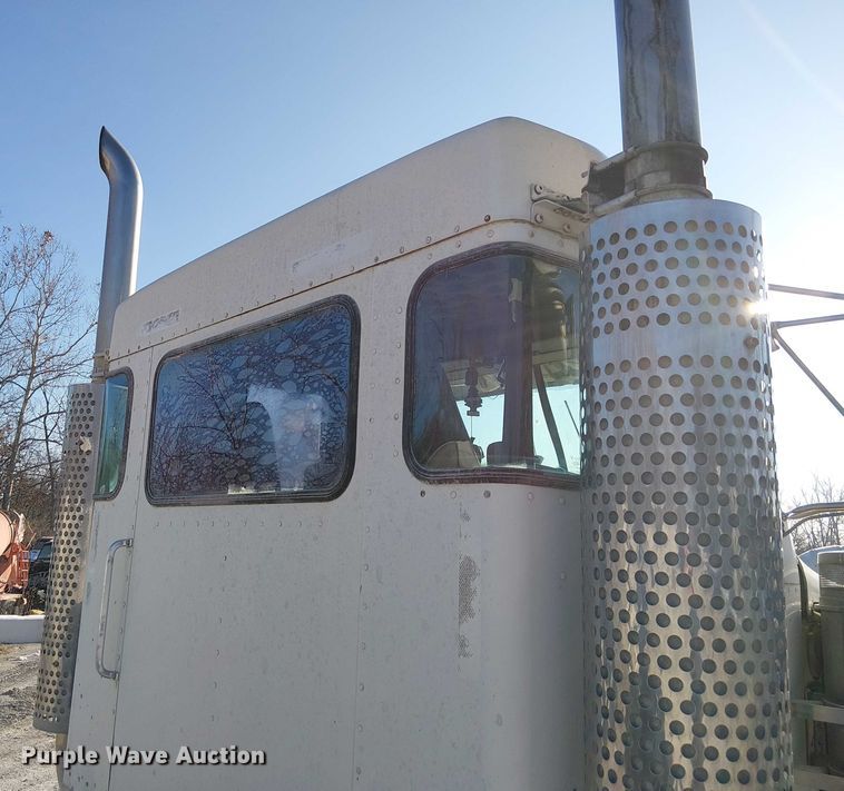 image for item FK0770 1999 Kenworth W900B semi truck