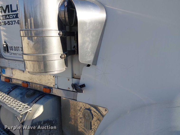 image for item FK0770 1999 Kenworth W900B semi truck