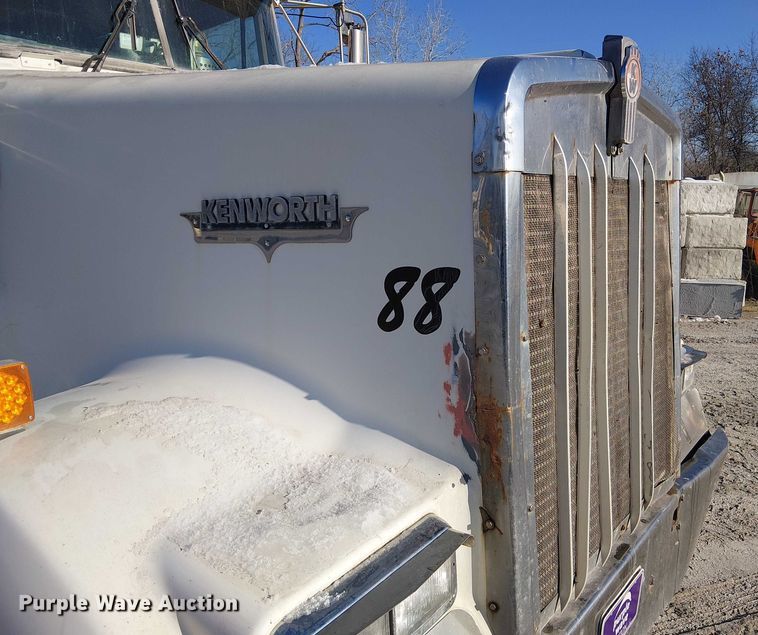 image for item FK0770 1999 Kenworth W900B semi truck