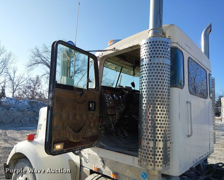 image for item FK0770 1999 Kenworth W900B semi truck