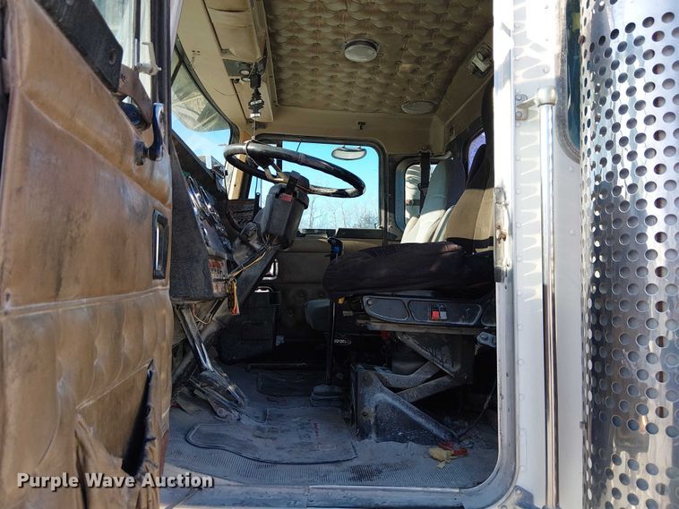 image for item FK0770 1999 Kenworth W900B semi truck