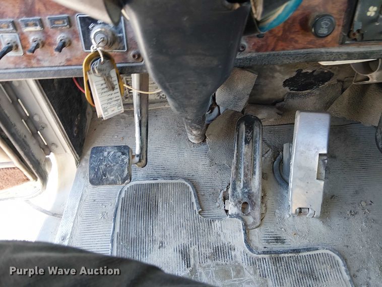 image for item FK0770 1999 Kenworth W900B semi truck