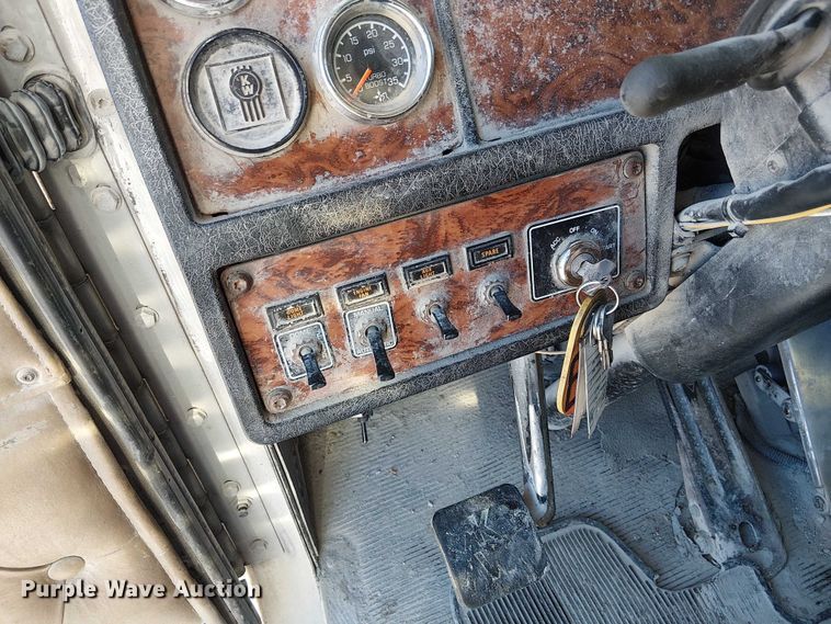 image for item FK0770 1999 Kenworth W900B semi truck