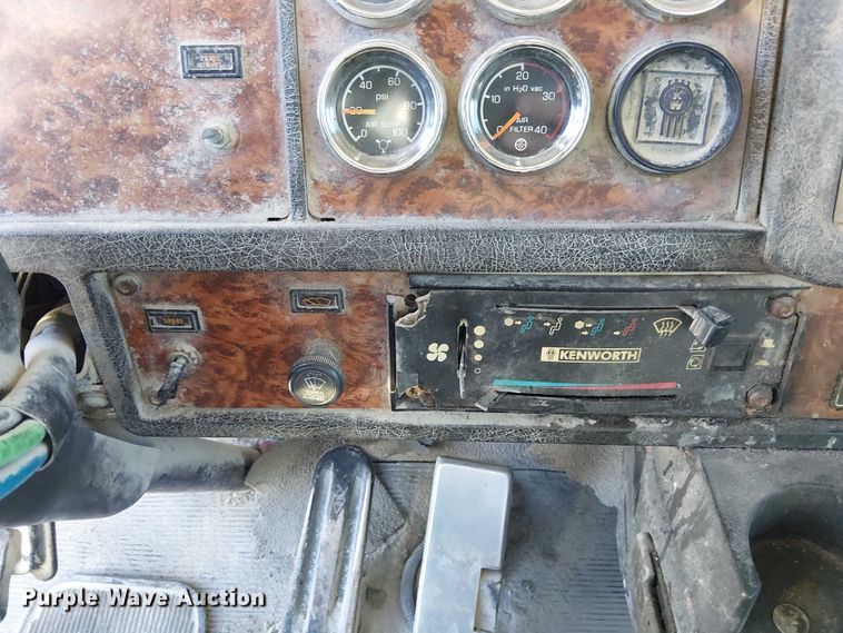 image for item FK0770 1999 Kenworth W900B semi truck