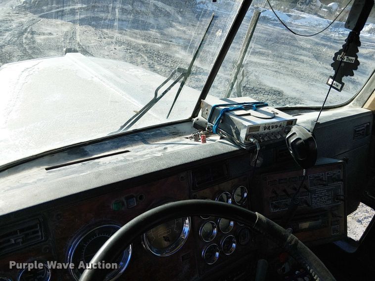 image for item FK0770 1999 Kenworth W900B semi truck