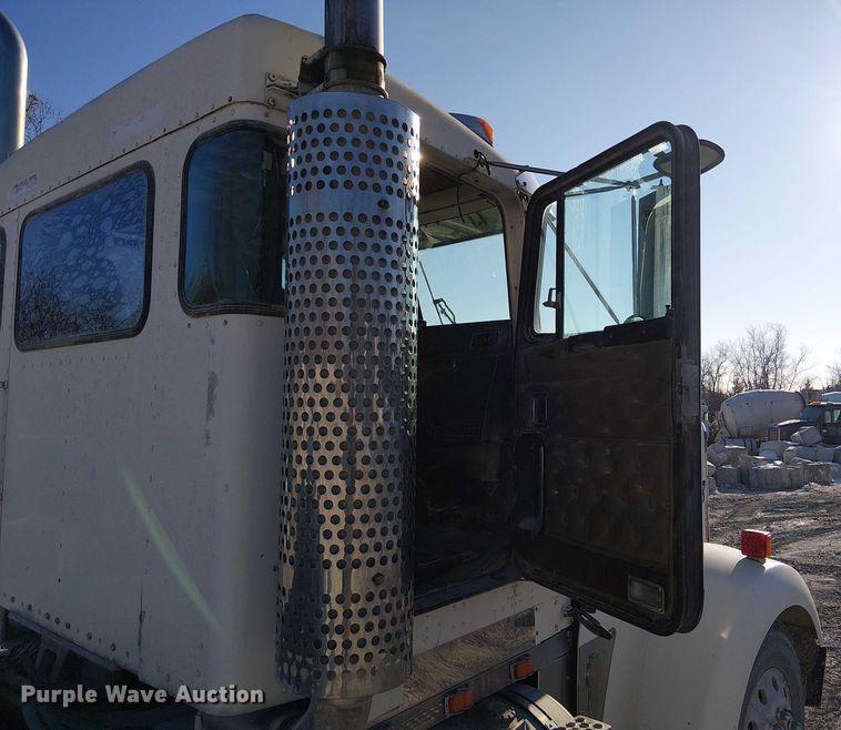 image for item FK0770 1999 Kenworth W900B semi truck