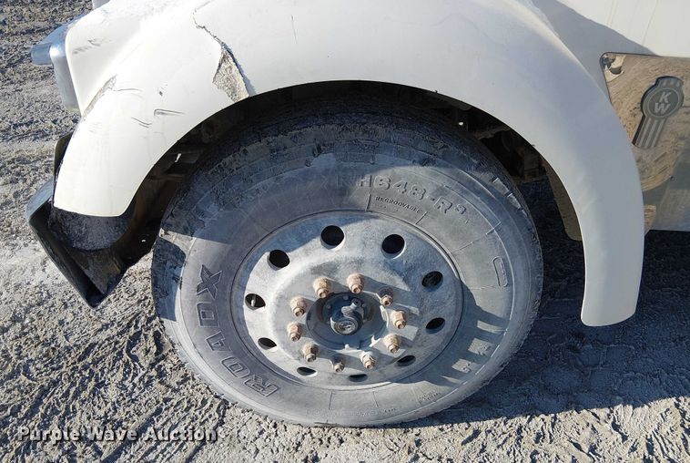 image for item FK0770 1999 Kenworth W900B semi truck