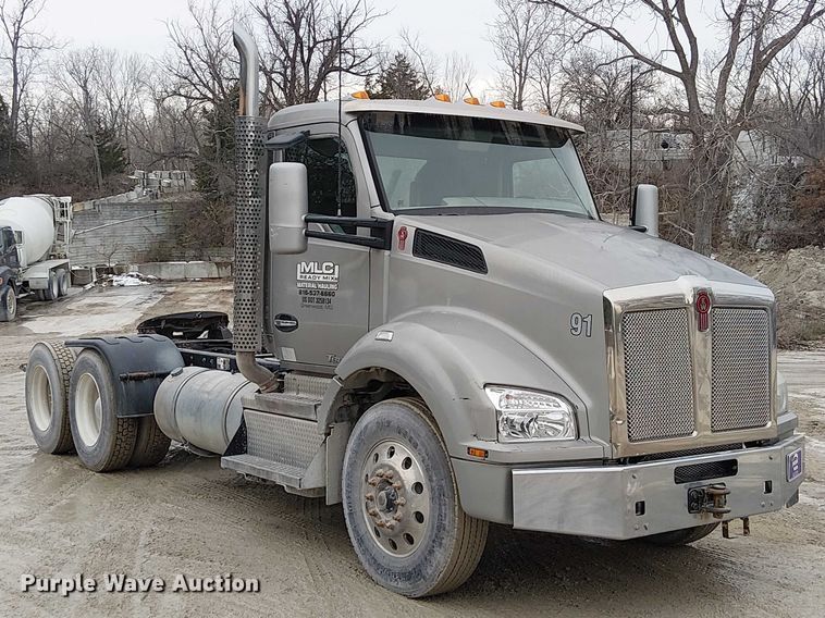 image for item FK0777 2019 Kenworth T880 semi truck