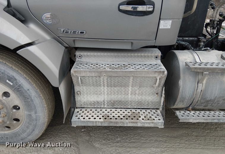 image for item FK0777 2019 Kenworth T880 semi truck