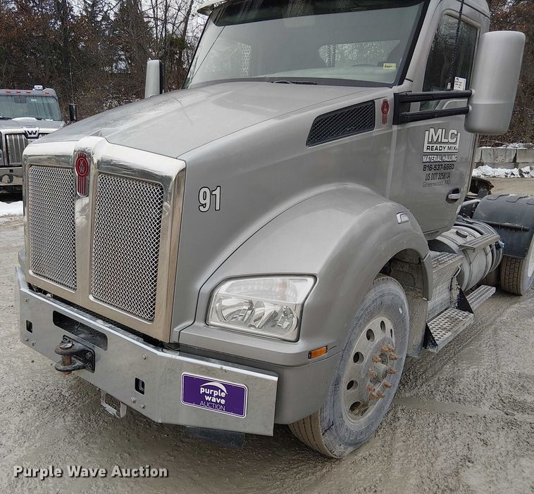 image for item FK0777 2019 Kenworth T880 semi truck