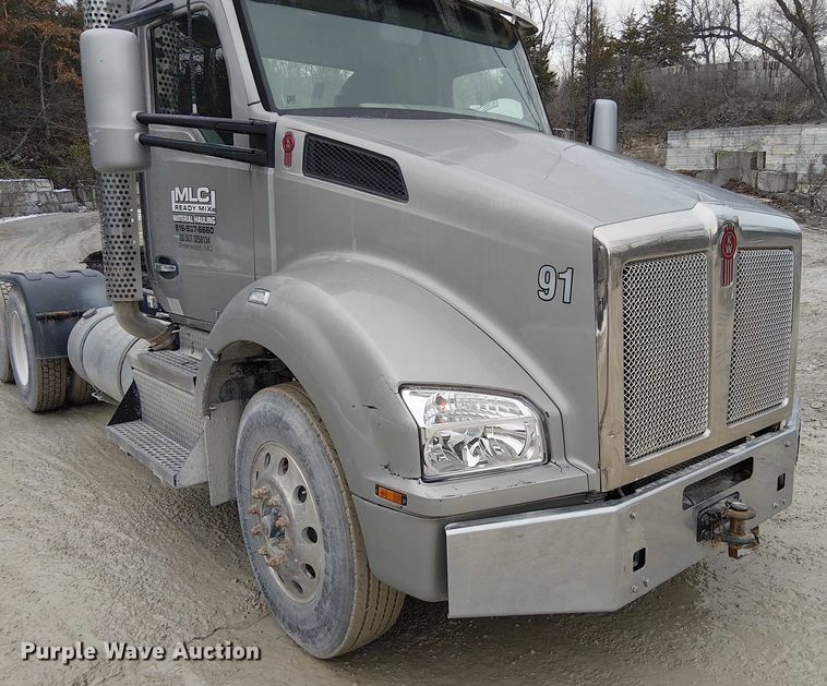image for item FK0777 2019 Kenworth T880 semi truck