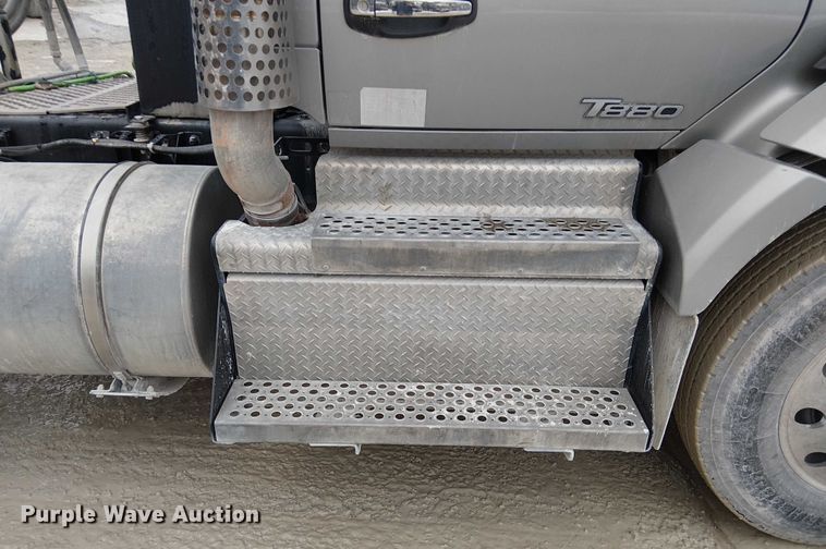 image for item FK0777 2019 Kenworth T880 semi truck