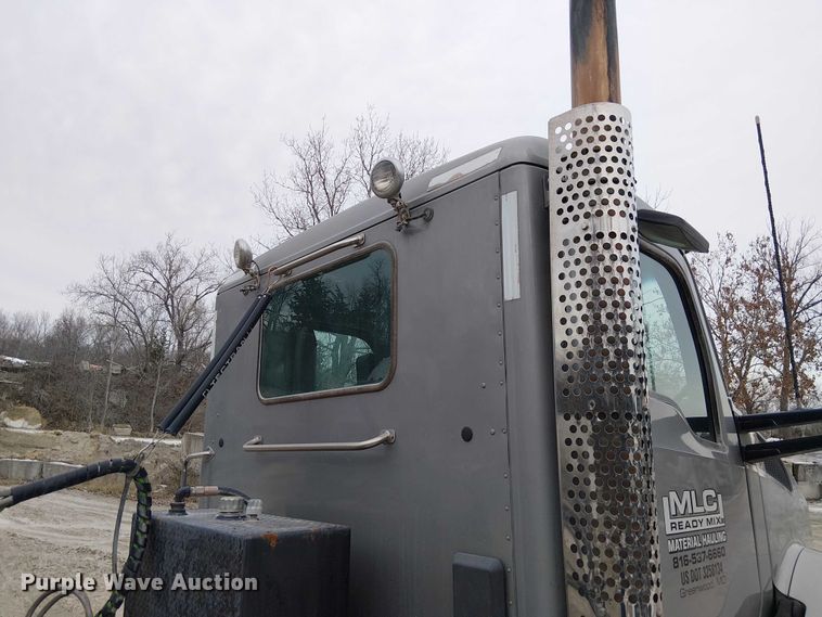 image for item FK0777 2019 Kenworth T880 semi truck