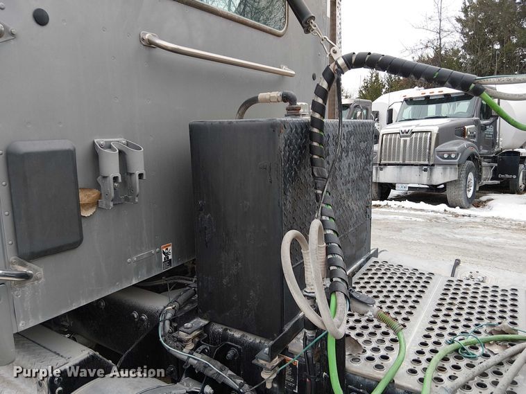 image for item FK0777 2019 Kenworth T880 semi truck