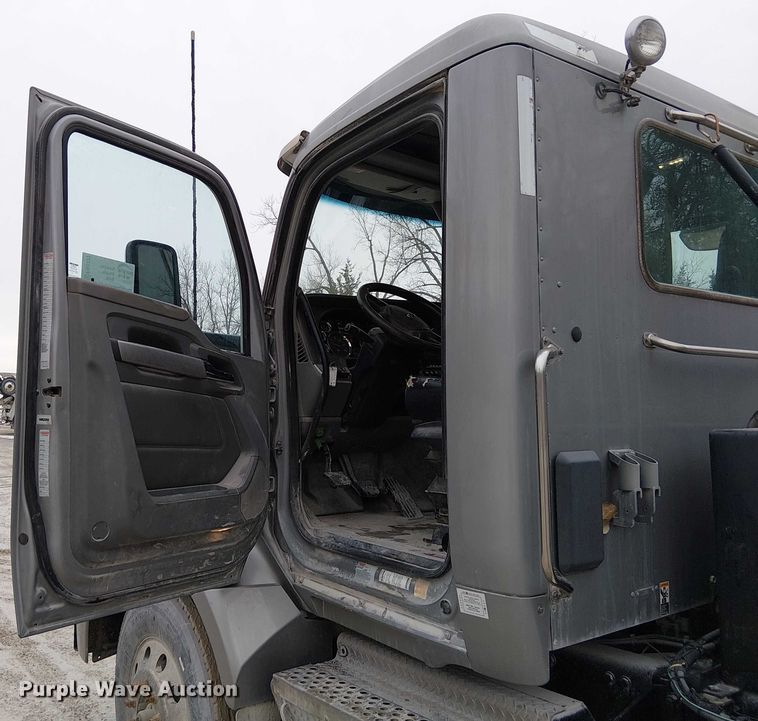 image for item FK0777 2019 Kenworth T880 semi truck