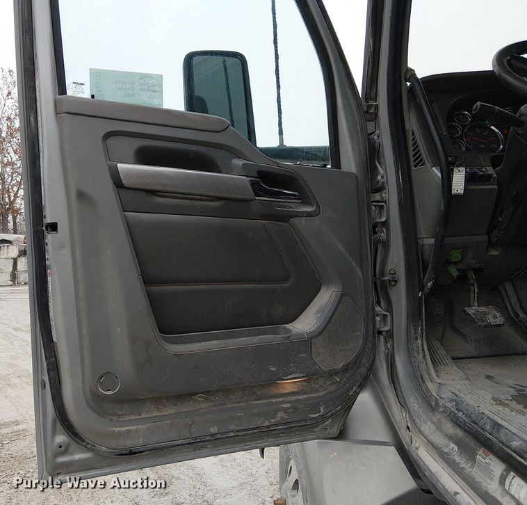 image for item FK0777 2019 Kenworth T880 semi truck