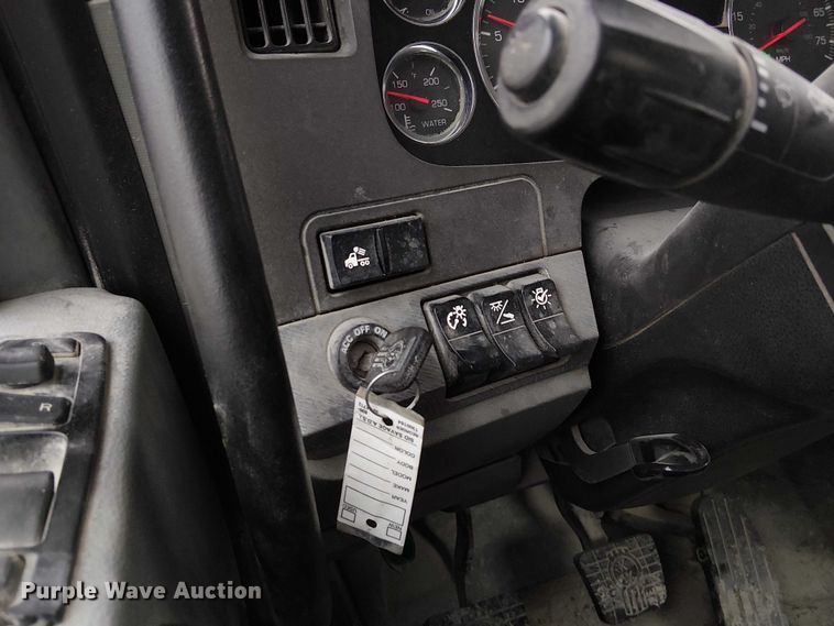 image for item FK0777 2019 Kenworth T880 semi truck