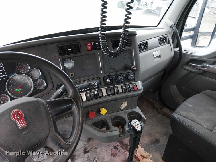 image for item FK0777 2019 Kenworth T880 semi truck