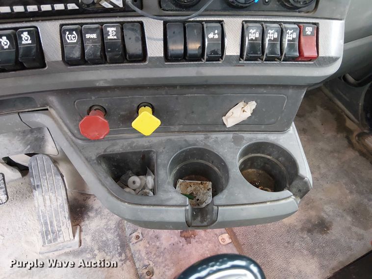 image for item FK0777 2019 Kenworth T880 semi truck