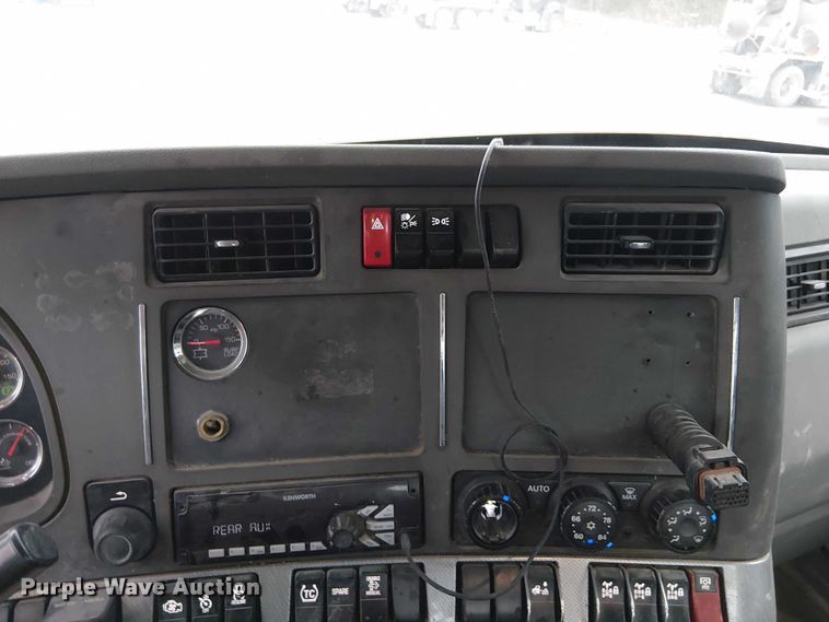 image for item FK0777 2019 Kenworth T880 semi truck