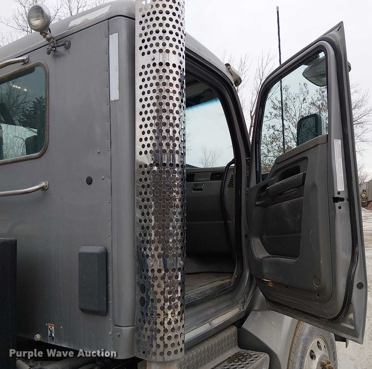 image for item FK0777 2019 Kenworth T880 semi truck