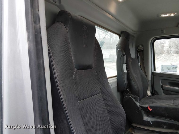 image for item FK0777 2019 Kenworth T880 semi truck