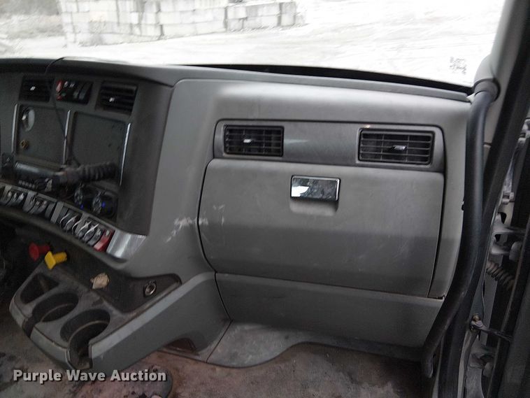 image for item FK0777 2019 Kenworth T880 semi truck