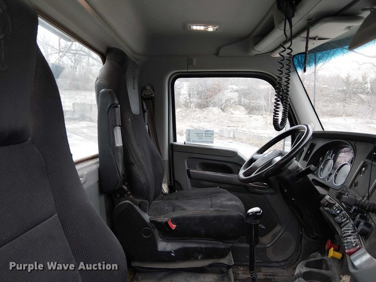 image for item FK0777 2019 Kenworth T880 semi truck