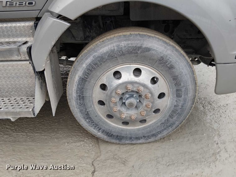 image for item FK0777 2019 Kenworth T880 semi truck