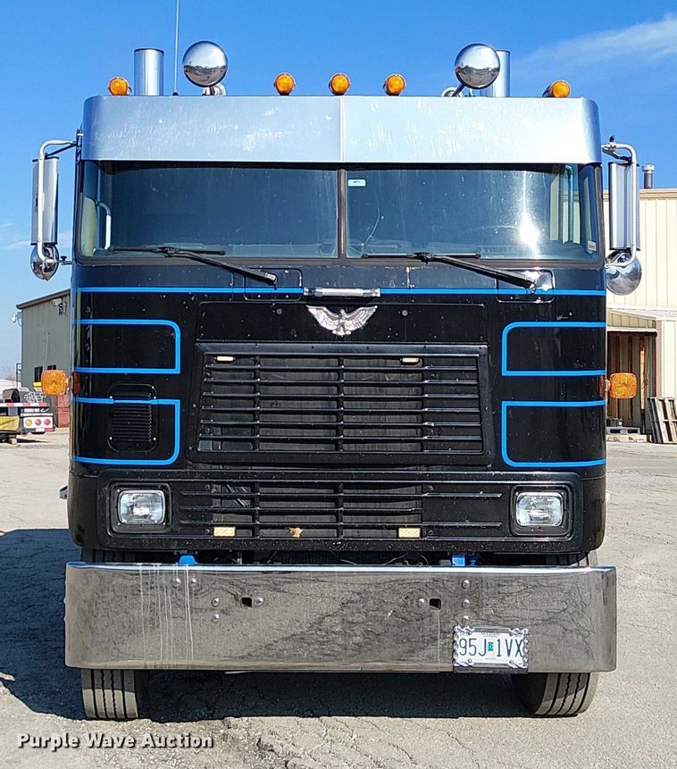 image for item FK0811 1985 International 9670 semi truck