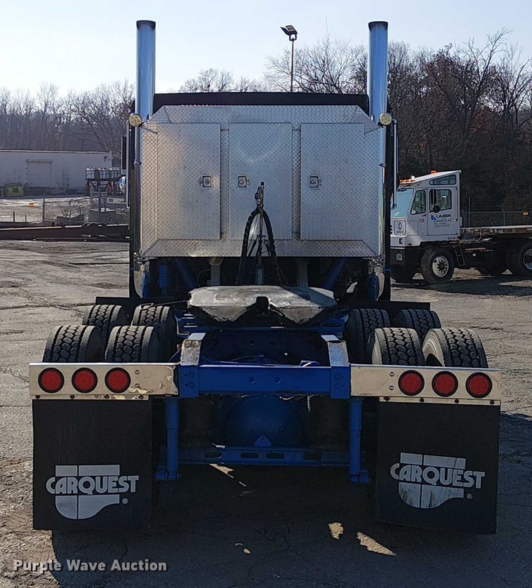 image for item FK0811 1985 International 9670 semi truck