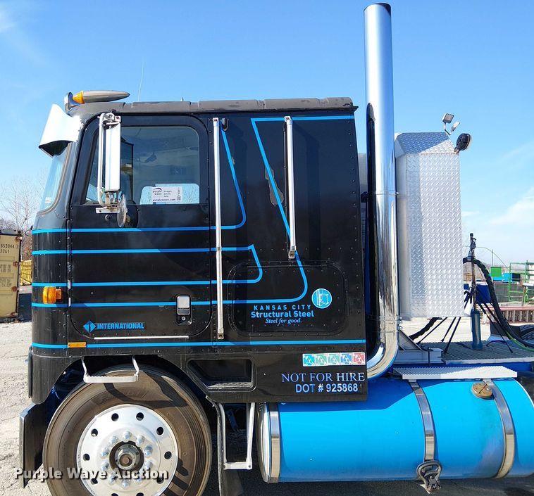 image for item FK0811 1985 International 9670 semi truck