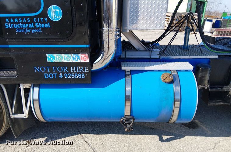 image for item FK0811 1985 International 9670 semi truck